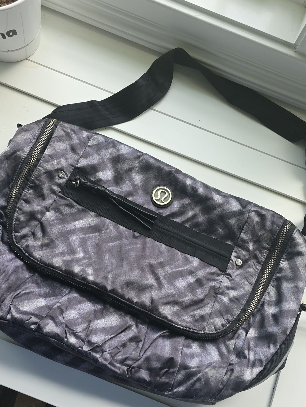 lululemon athletica Women's Black and Gray Print Messenger Crossbody Bag